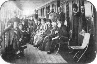 A baronesa de Loreto voltou com o marido ao Rio de Janeiro, onde morreu em 1931, aos 82 anos, sem jamais publicar seu relato da viagem que mudou tantas vidas e que agora, enfim, vem à tona. A baronesa de Loreto voltou com o marido ao Rio de Janeiro, onde morreu em 1931, aos 82 anos, sem jamais publicar seu relato da viagem que mudou tantas vidas e que agora, enfim, vem à tona.