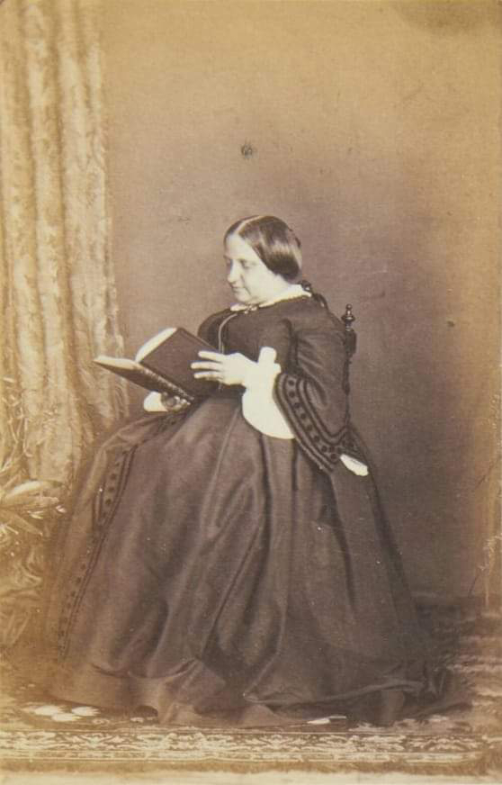 Fotografia tirada em 1865 da imperatriz Dona Teresa Cristina Fotografia tirada em 1865 da imperatriz Dona Teresa Cristina