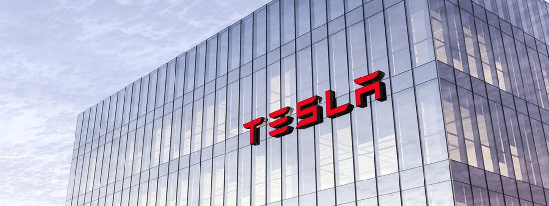 Imagem de: Ex-funcionários da Tesla processam empresa por demissão em massa