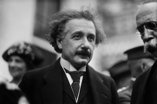 Albert Einstein: físico é mais conhecido por sua teoria da relatividade (Universal History Archive/Colaborador/Getty Images) Albert Einstein: físico é mais conhecido por sua teoria da relatividade (Universal History Archive/Colaborador/Getty Images)