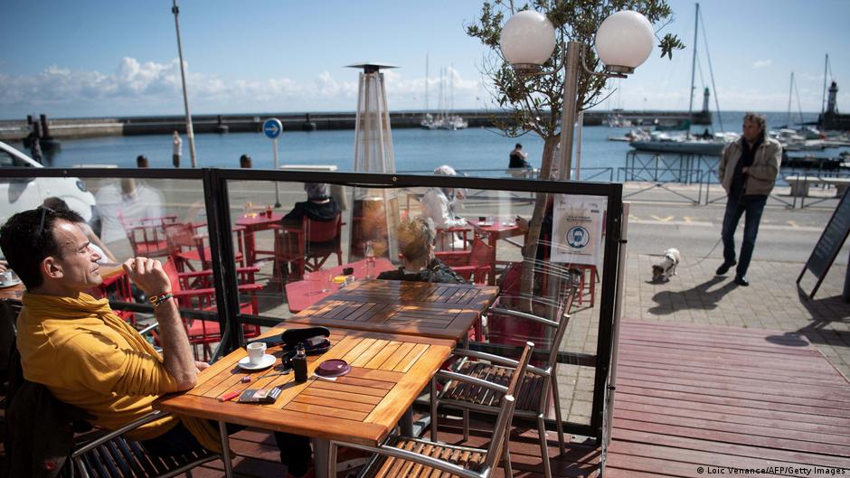 Bares e restaurantes na França poderão funcionar até 23h Parlamento Europeu aprova passaporte de covid-19
