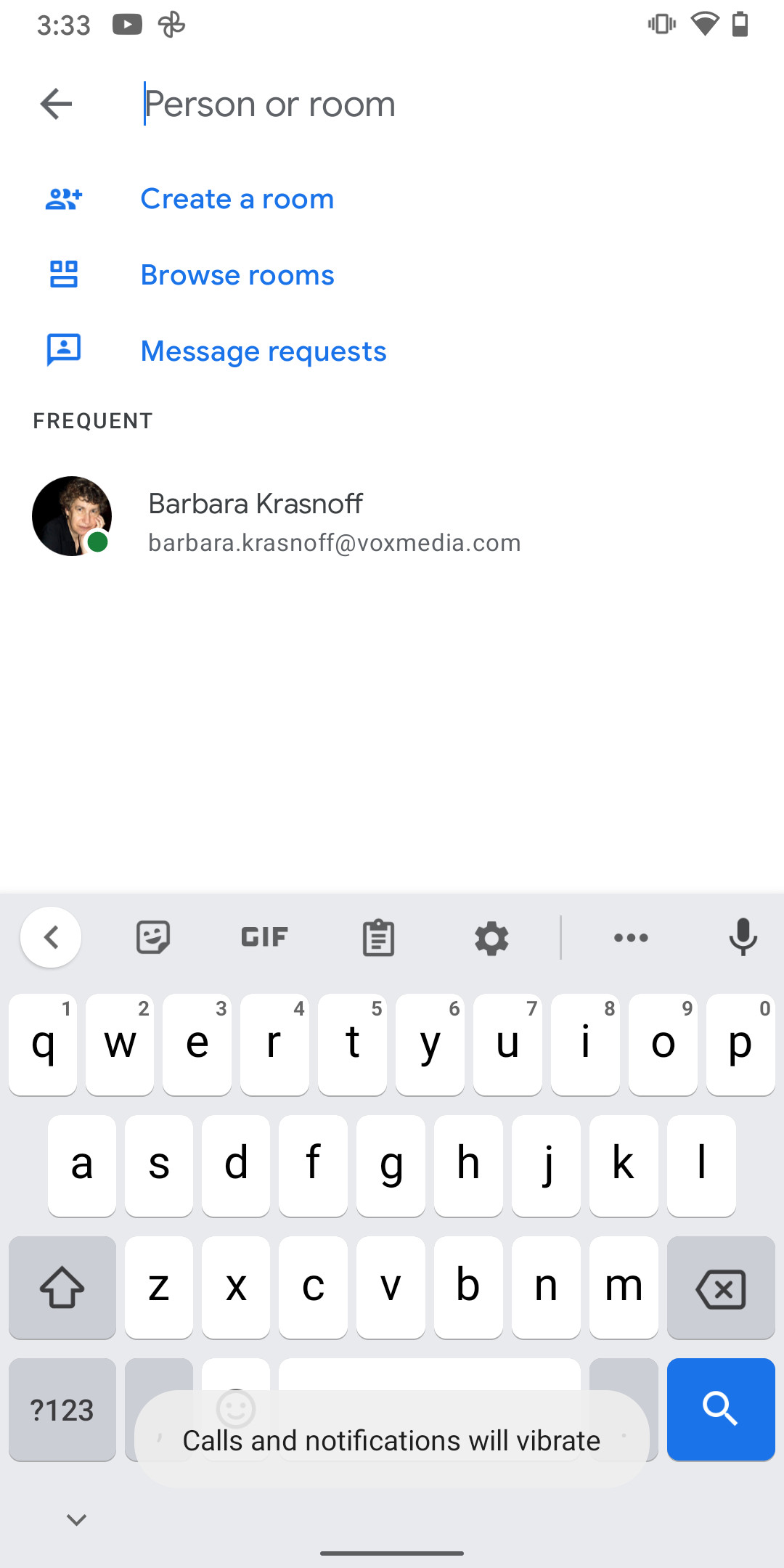 Depois de clicar em “Novo chat”, você pode criar um chat ou uma sala com uma ou mais pessoas.