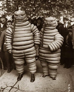 os Homens Michelin da década de 1920. os Homens Michelin da década de 1920.