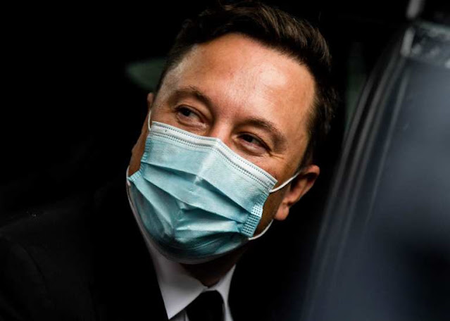Elon Musk explica por que paga tão pouco imposto de renda em sua fortuna de US $ 152 bilhões O CEO da Tesla e da SpaceX, Elon Musk, vive modestamente para os padrões dos bilionários. Filip Singer-Pool / Getty Images