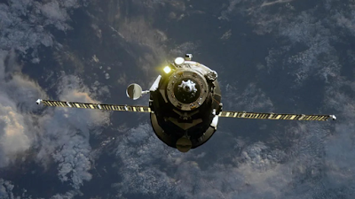 Fragmento de foguete e satélite da SpaceX podem passar perto de nave russa Fragmento de foguete e satélite da SpaceX podem passar perto de nave russa