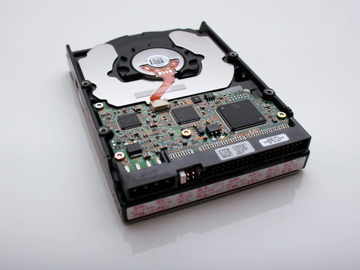 Tecnologia e armazenamento de dados na era digital Armazenamento de dados na era digital com dispositivos e nuvem